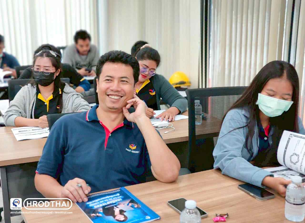 ทีมงานและผู้เข้าอบรมจากหลายภาคส่วน